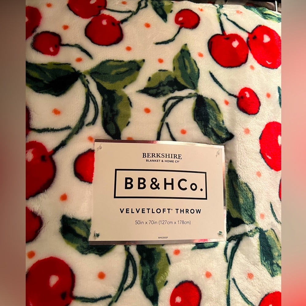 Brand New Berkshire Cherry Plush Throw w tags